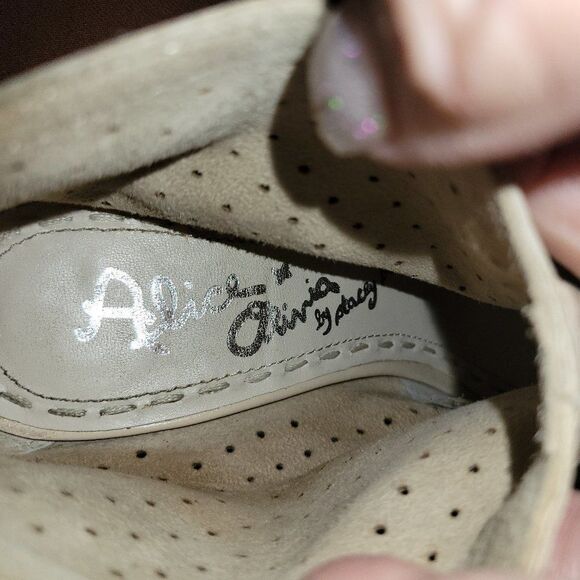 * * ALICE + OLIVIA EYELET TRIM SANDALS - Picture 4 of 4